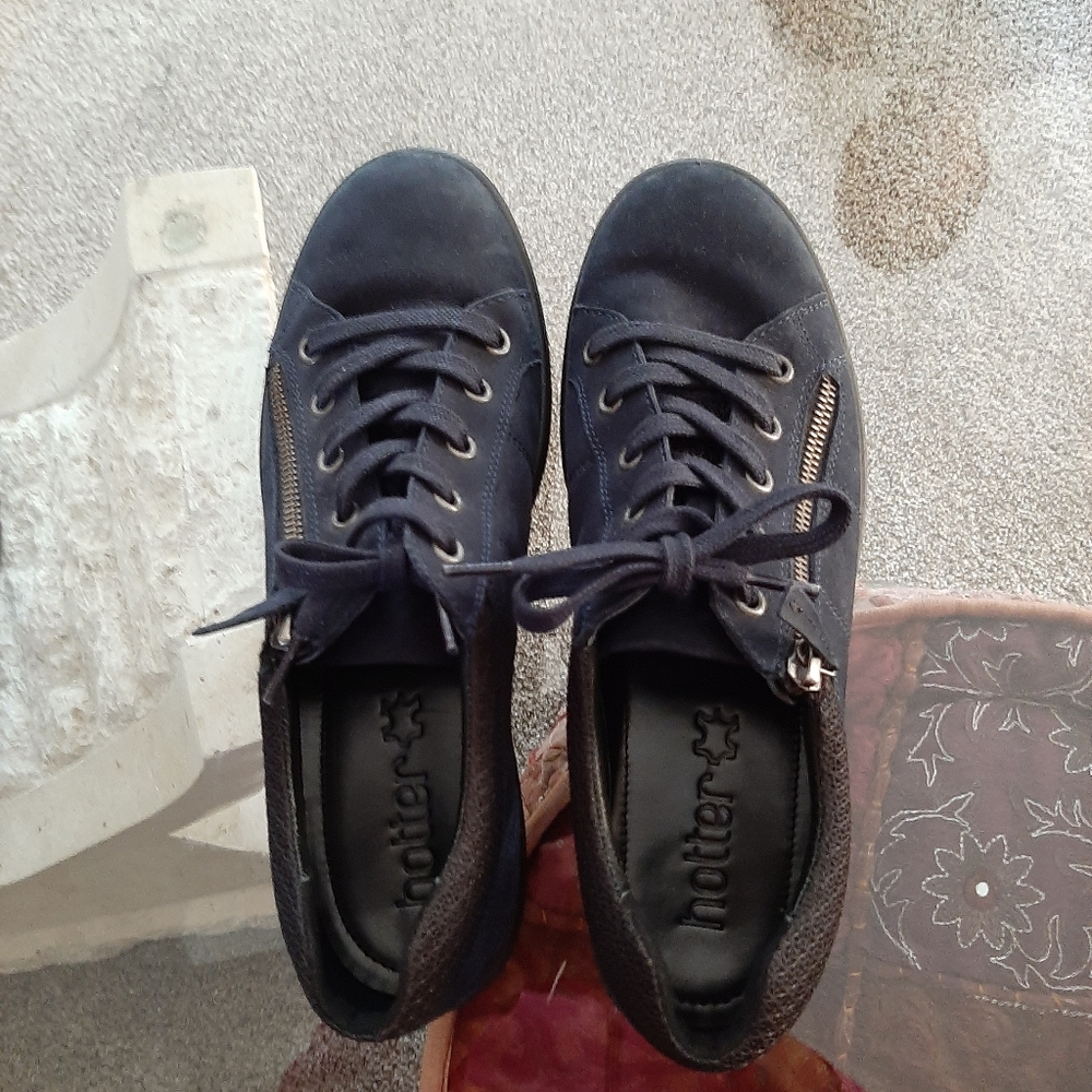 Hotter tennis shoes